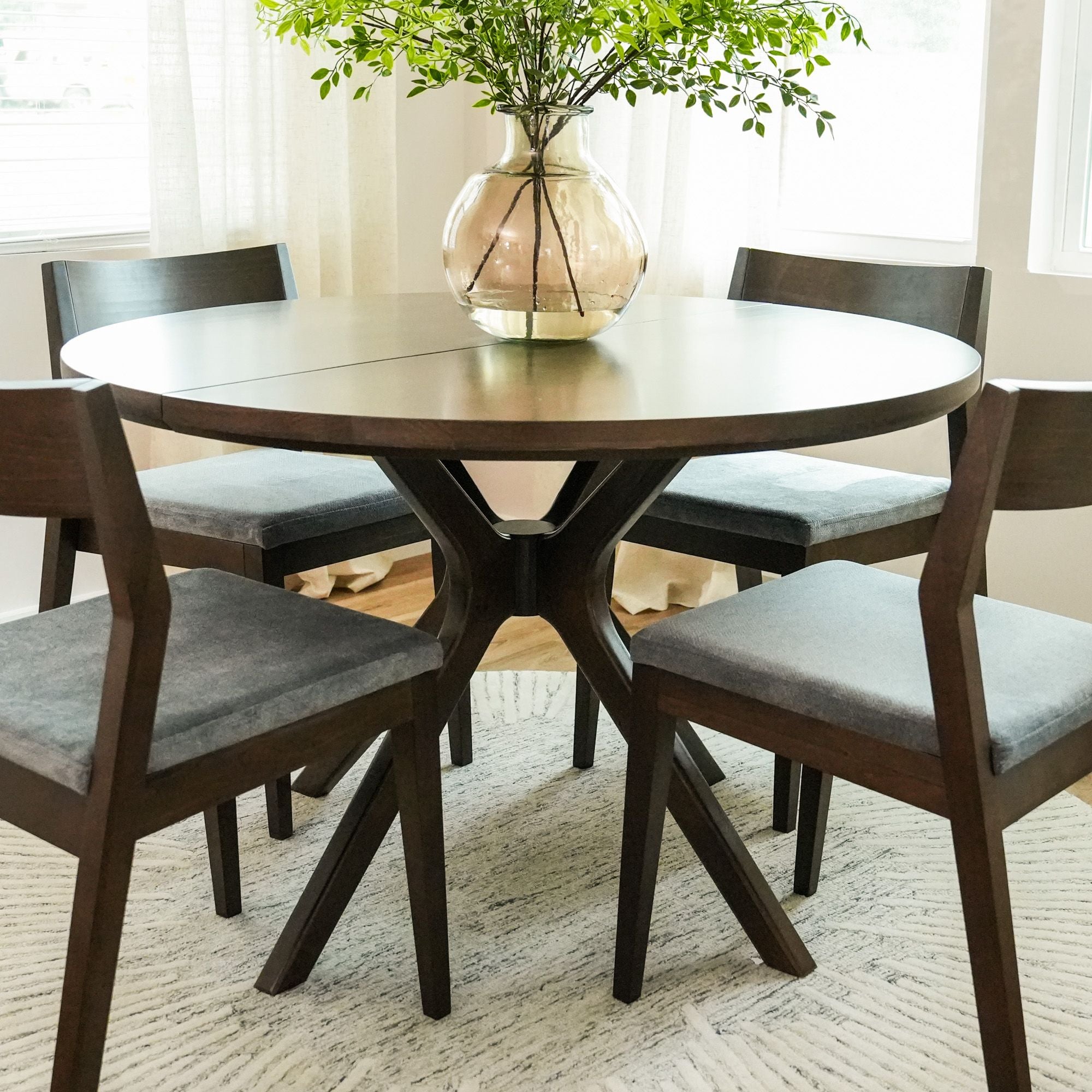 Verso Round Dining Table - 47'